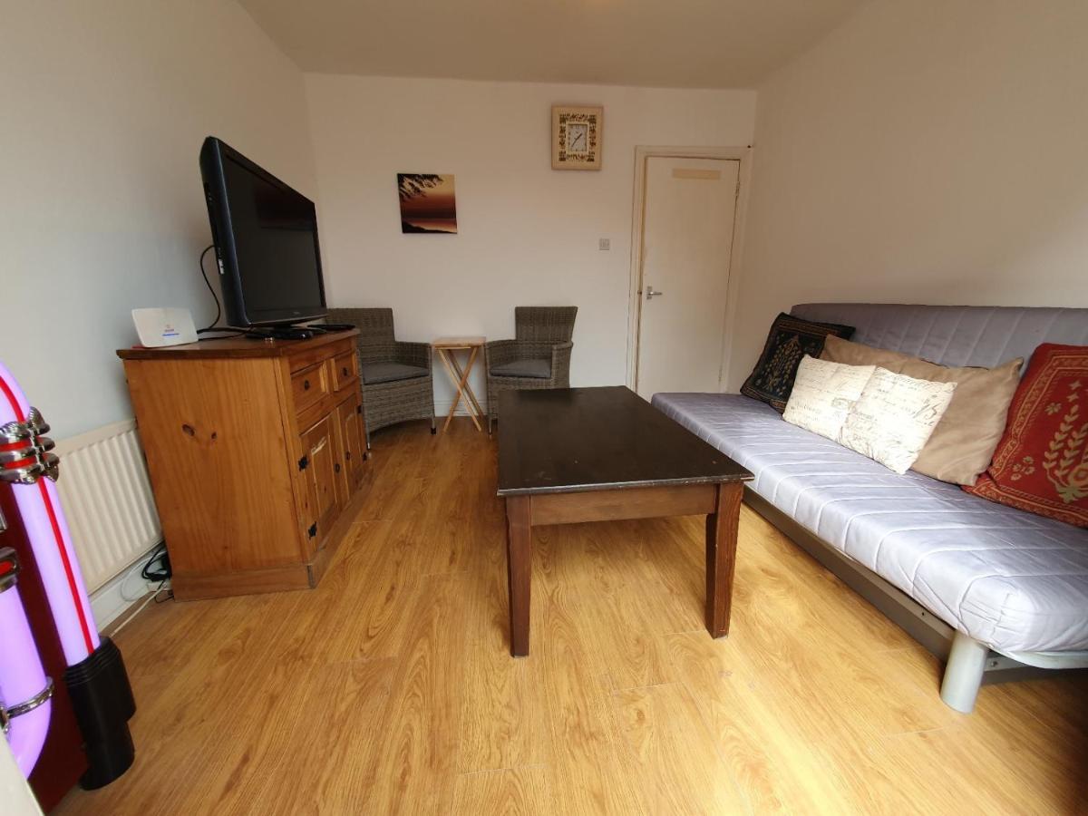 63B Willesden Lane Two Bed Apartment Londra Esterno foto